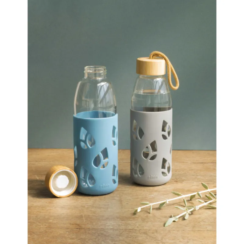 PEBBLY Carafe, Pichet*Bouteille en Verre avec Protection Silicone Bleu 55 cl